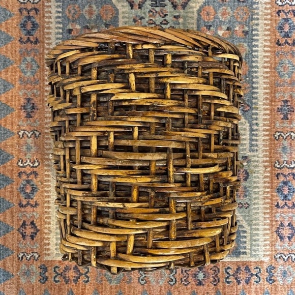 Large Wicker Planter Basket with Drip Tray - Picture 4 of 10